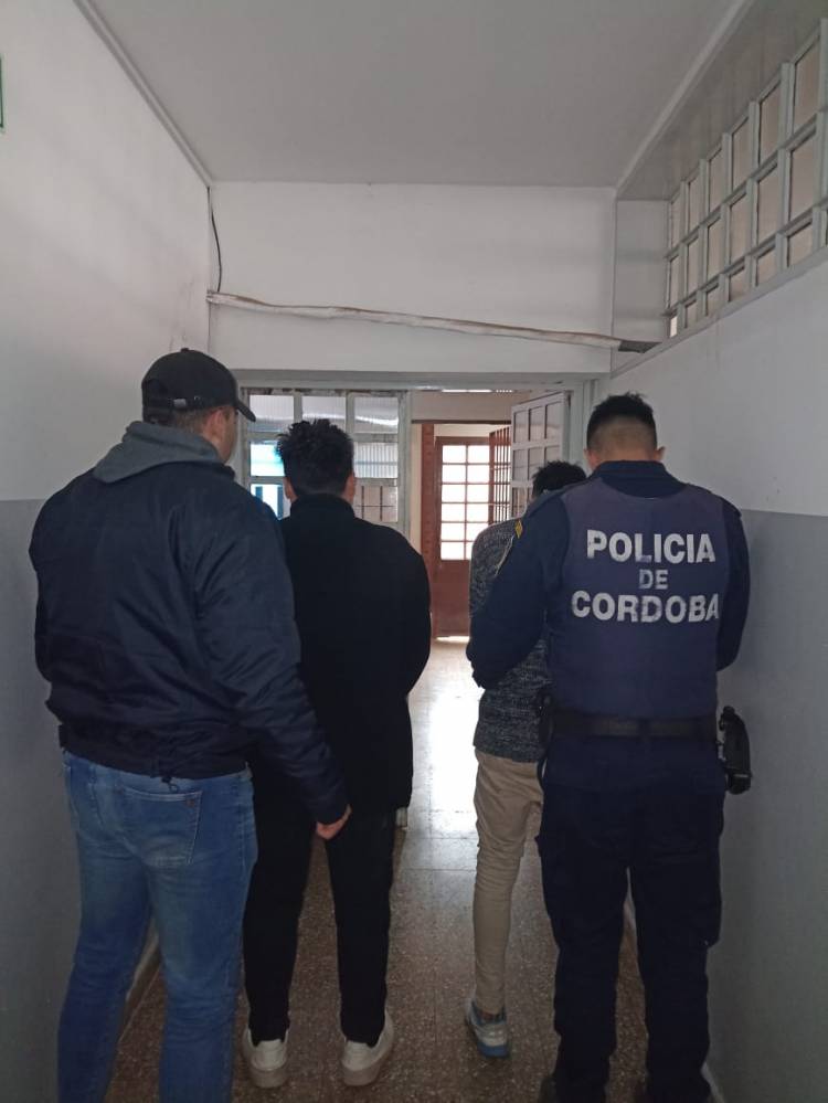 MORTEROS - APREHENSIÓN DE MASCULINOS POR RESISTENCIA A LA AUTORIDAD