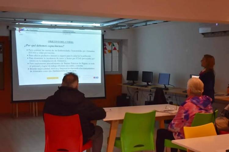 Décimo primer curso de manipulación de alimentos en Frontera