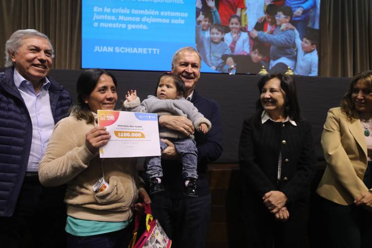 Schiaretti completó desembolsos de 350 créditos Vida Digna