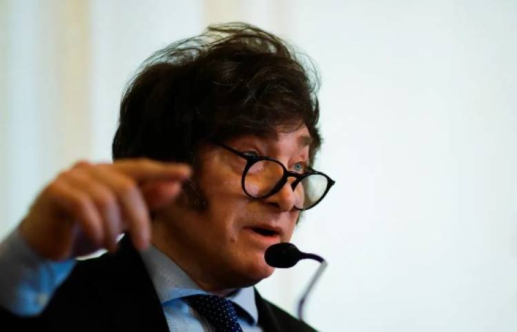 Milei dijo que el tipo de cambio de una economía dolarizada "hoy sería $730"