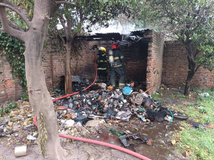  INCENDIO EN PATIO DE VIVIENDA 