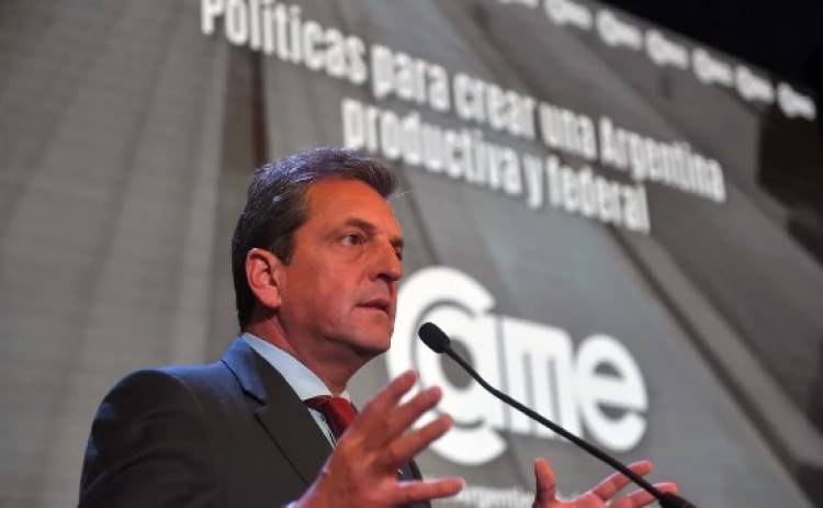 Ante pymes, Massa criticó dolarización de Milei y "bimonetarismo" de JxC