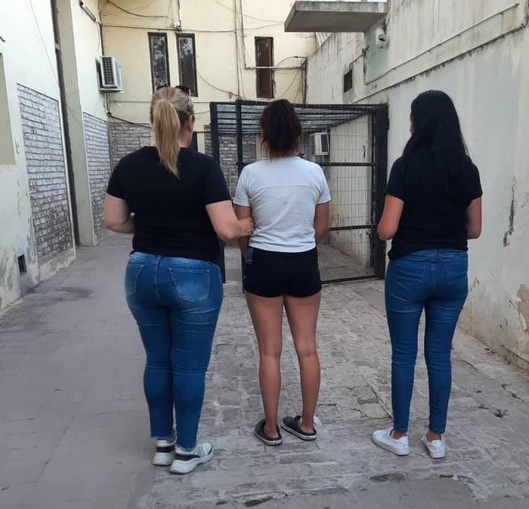 APREHENSIÓN FEMENINA CAUSA DE ESTAFAS REITERADAS