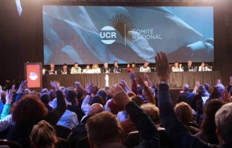 UCR se reúne para definir posición y acusan a Macri por romper JxC