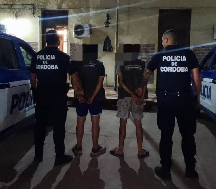 ROBO, APREHENSIÓN DE MASCULINOS, RECUPERO DE ELEMENTOS Y RESGUARDO