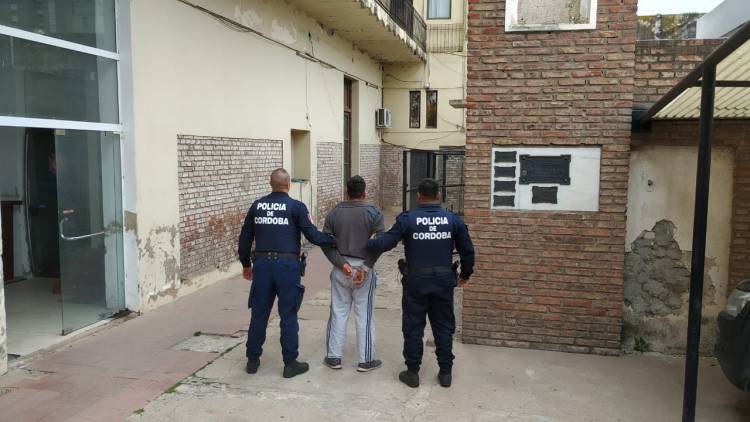 APREHENSIÓN DE MASCULINO POR HURTO, AMENAZAS CALIFICADAS Y RESGUARDO DE ELEMENTOS