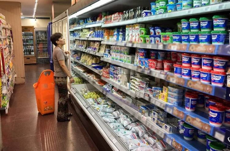 La canasta básica subió 8,6% en octubre y una familia necesitó $300 mil para no caer en la pobreza
