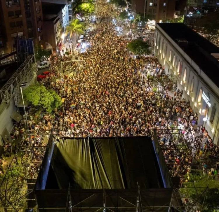 Milei publicó una foto de la Marcha del Orgullo tras el acto de cierre en Córdoba