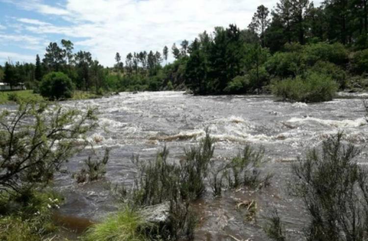 Crecientes: recomiendan "evitar el tránsito por cercanías de ríos y arroyos"