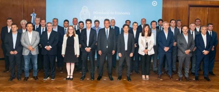 Massa garantizó a gobernadores plata para pagar sueldos y aguinaldos de diciembre