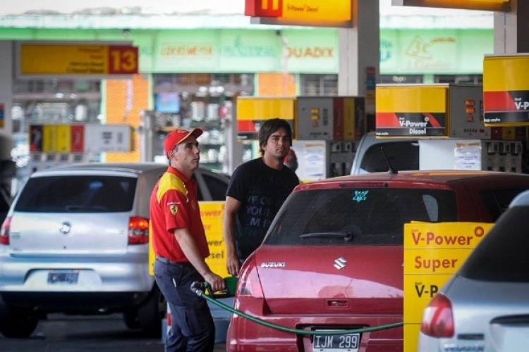 Suben entre 25% y 27% el precio de los combustibles durante esta madrugada