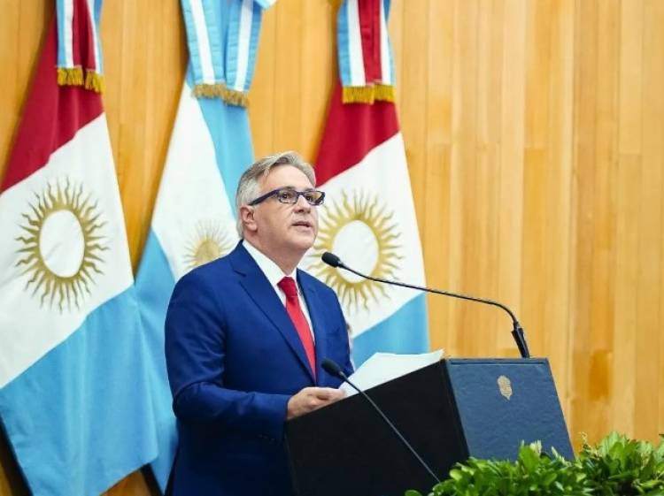 Llaryora habló sobre la crisis, pidió esfuerzo a los estatales y reclamó a la Nación "un plan productivo"
