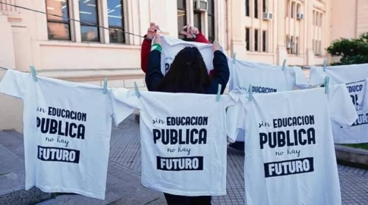 El Gobierno busca declarar a la educación como "servicio esencial" para evitar los paros