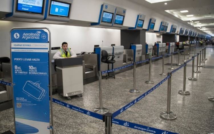 Ante el fracaso paritario, rige el paro de aeronáuticos: vuelos cancelados y más de 35.000 pasajeros afectados