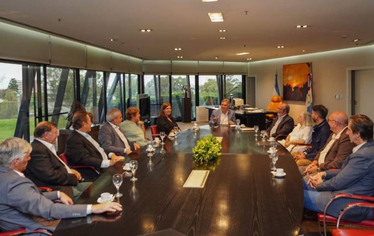 Llaryora recibió a Colegios Profesionales de Córdoba