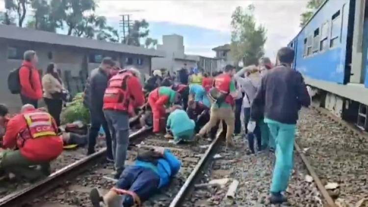 Chocaron dos formaciones de trenes en Buenos Aires: hay decenas de heridos