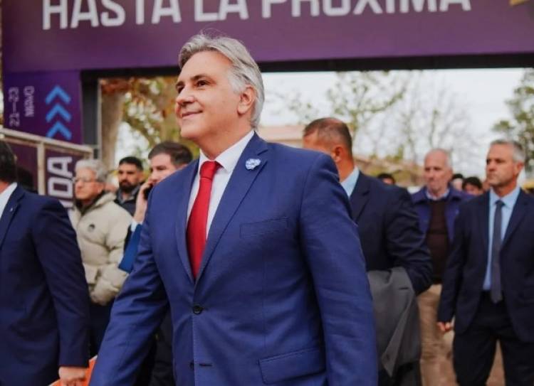 Para Llaryora, es un "honor" que Milei haya elegido a Córdoba para el acto del 25 de mayo