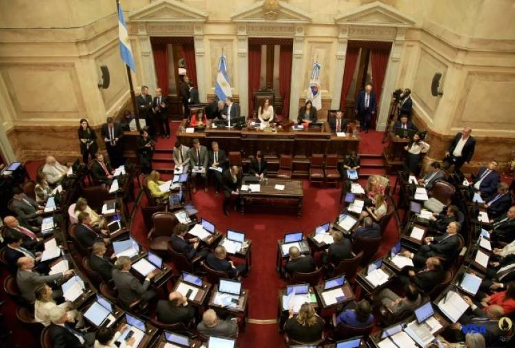 Marcha atrás: los senadores pidieron retrotraer el aumento de sus sueldos