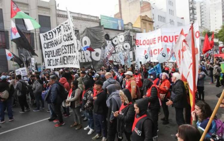 Organizaciones sociales se movilizaron en todo el país en reclamo de asistencia a los comedores