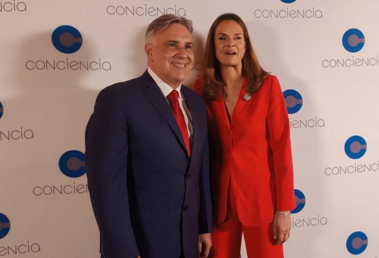 En Conciencia, Llaryora ratificó su compromiso con la Educación