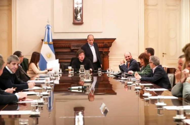 El Presidente encabezó una reunión de Gabinete, el día después de la agitada ronda en los mercados