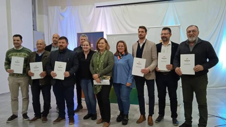Firma de convenio para la recreación de adultos mayores