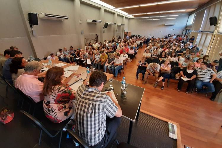 Conflicto docente: la Provincia presentó una nueva oferta, que la UEPC evaluará en asamblea