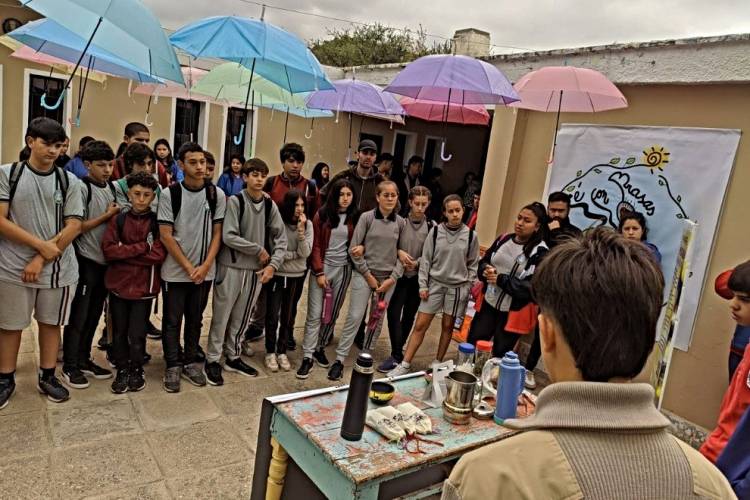 La Provincia entregó apoyo financiero a 35 escuelas rurales del noroeste cordobés