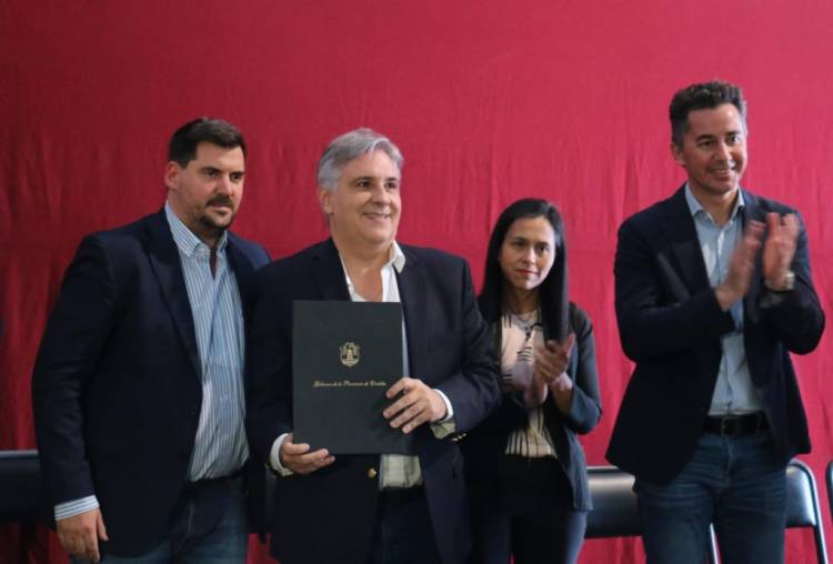 Laboulaye: Llaryora anunció la creación de una sede regional de la Universidad Provincial