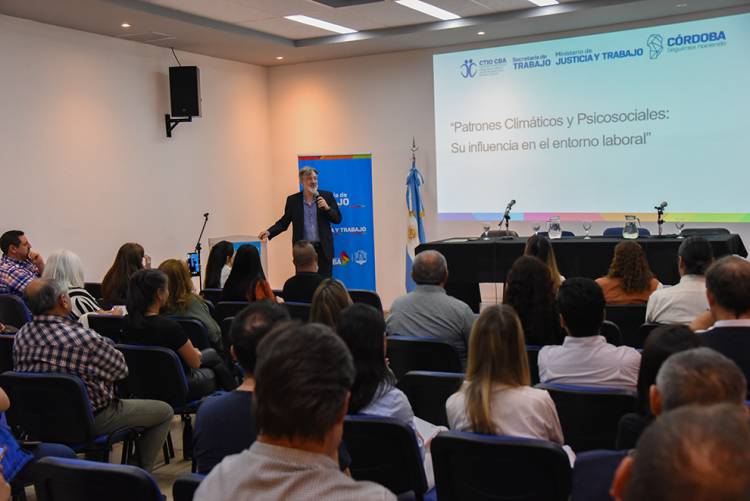 Se realizó un conversatorio sobre la influencia de los factores climáticos y psicosociales en el trabajo