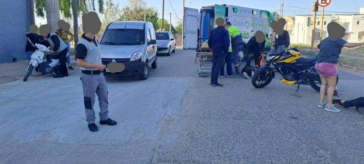 Accidente de tránsito: colisión entre dos motocicletas deja una persona lesionada