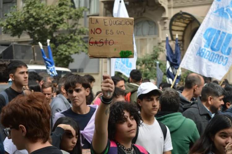 En medio del conflicto educativo, el Gobierno eliminó el Fondo Fiduciario del Progresar