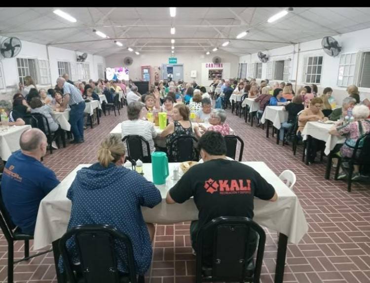160 adultos mayores de la ciudad realizaron un viaje recreativo a Alta Gracia