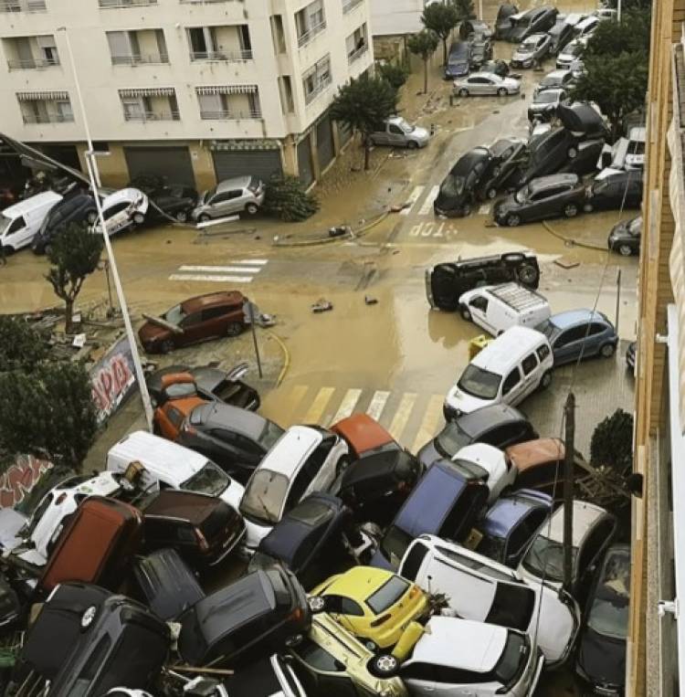 Las inundaciones en Valencia dejan al menos 95 muertos y decenas de personas desaparecidas