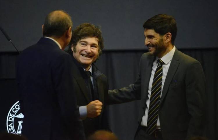 Después de llamar golpista a Alfonsín, Milei se reunirá este martes con los gobernadores radicales