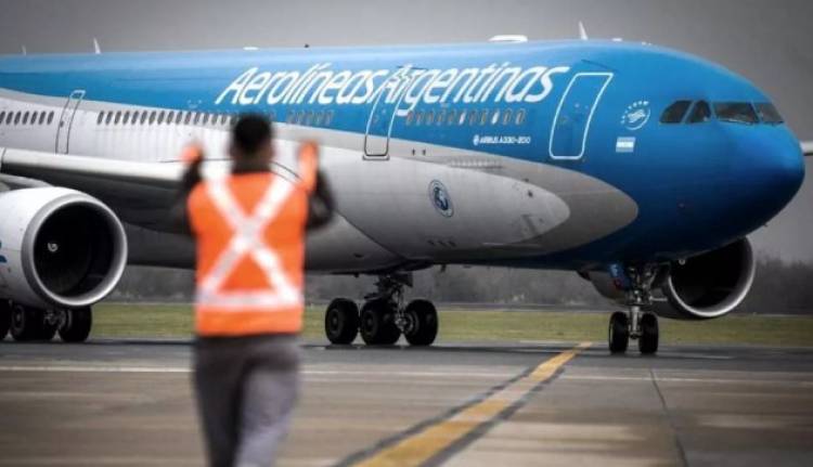 Aeronáuticos y Aerolíneas Argentinas firmaron un preacuerdo: resta la aprobación en asambleas