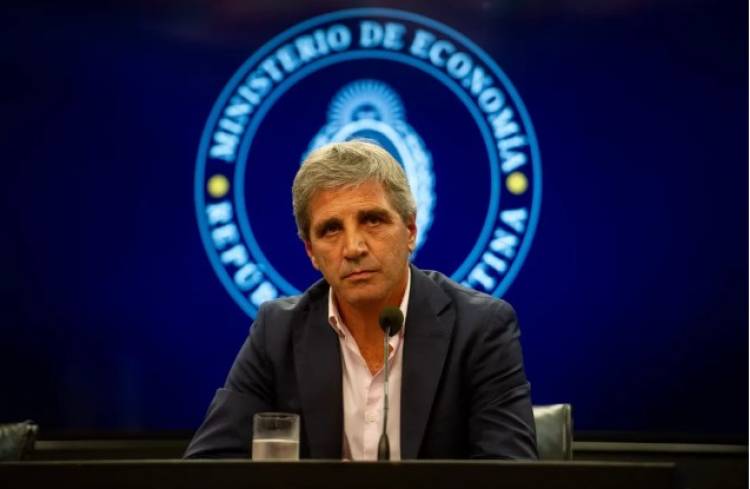 Caputo cargó contra el pedido de los gobernadores: "No hemos visto a las provincias reducir impuestos"