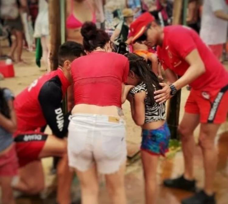Rescataron a dos niñas que se estaban ahogando en la laguna Mar Chiquita