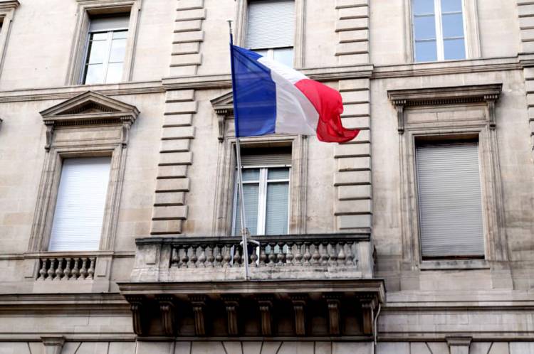 Convocatorias abiertas para becas de posgrado en Francia y Estados Unidos