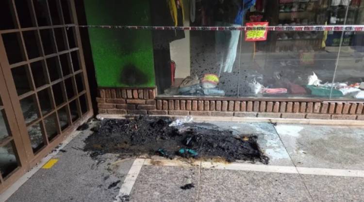 Una persona en situación de calle sufrió quemaduras, tras incendiarse el colchón en el que dormía