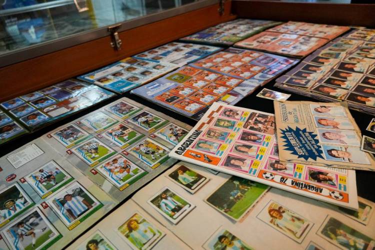 El Museo Provincial del Deporte exhibe una colección única de figuritas de mundiales
