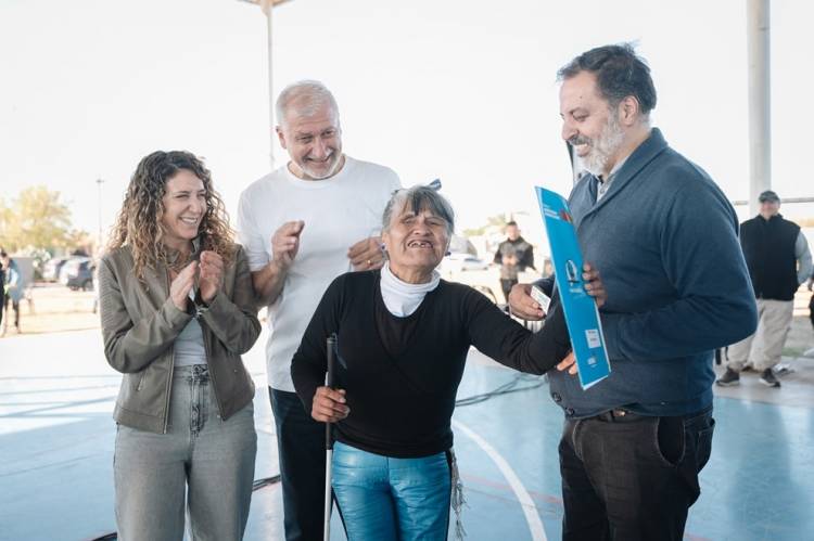 Escrituras sociales: 295 familias de Capital ya son propietarias