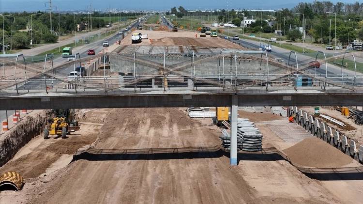 Un total de 255 operarios trabajan en la construcción de los tres altoniveles en los accesos a Córdoba