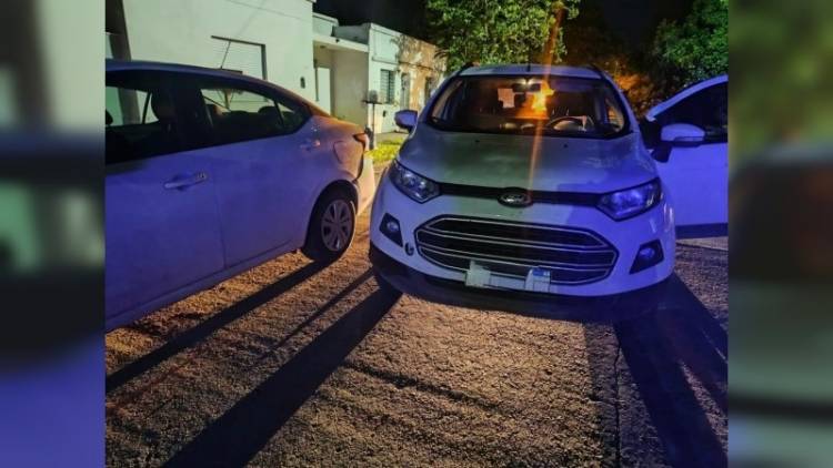 Un conductor alcoholizado intentó darse a la fuga y chocó con un auto estacionado