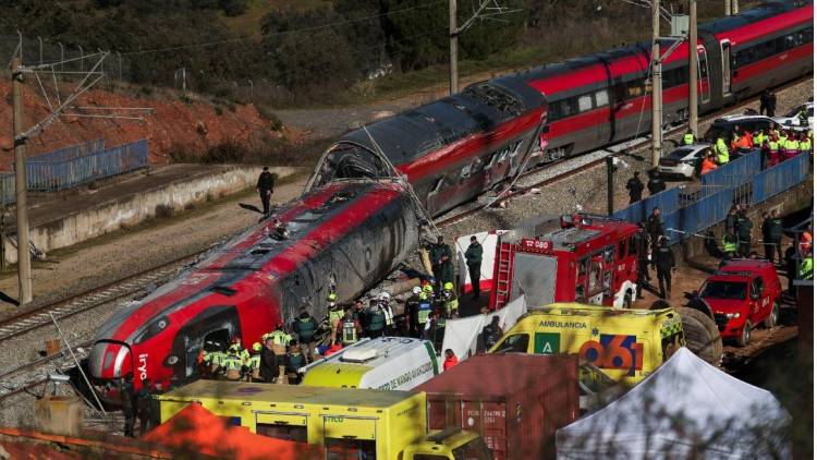Tragedia en España: ya suman 39 muertos y 152 heridos tras el choque de dos trenes de alta velocidad