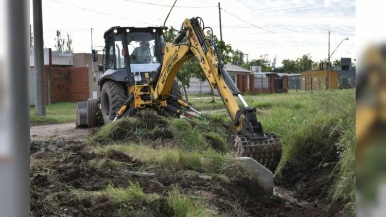 Detallan las tareas de mantenimiento permanente en canales de desagües pluviales de la ciudad