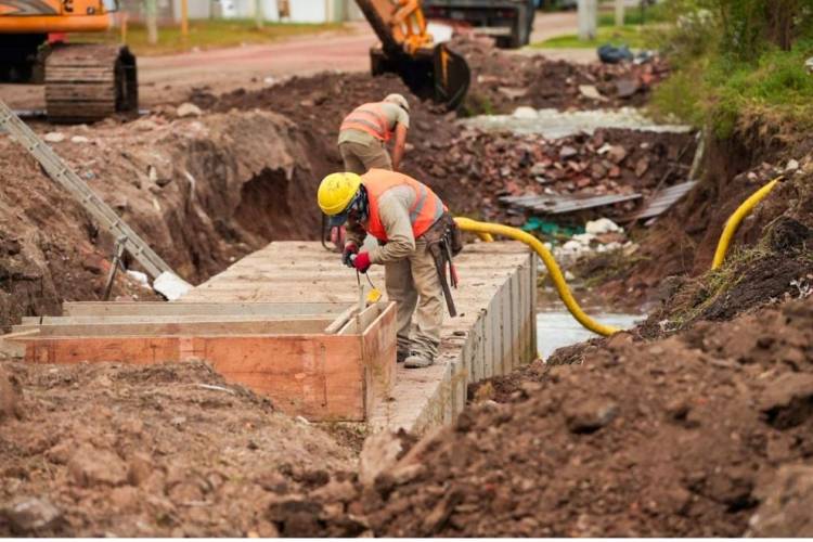 avanza la obra de desagües pluviales en barrio Parque