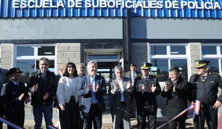 En Villa de Soto, Llaryora inauguró el anexo de la Escuela de Suboficiales