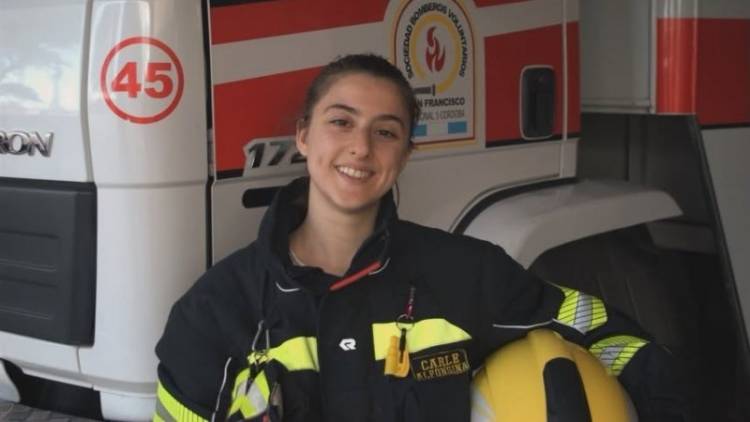 Una bombera de San Francisco viajó a Venezuela para colaborar en las tareas de búsqueda y rescate tras el terremoto