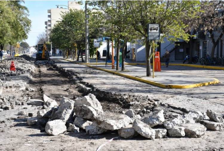 Terminal de Ómnibus: avanza a buen ritmo la reparación del adoquinado en los alrededores